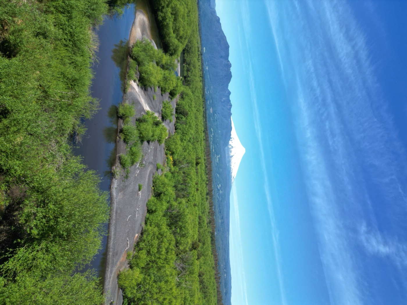 Río Trancura y volcán Villarrica desde el aire